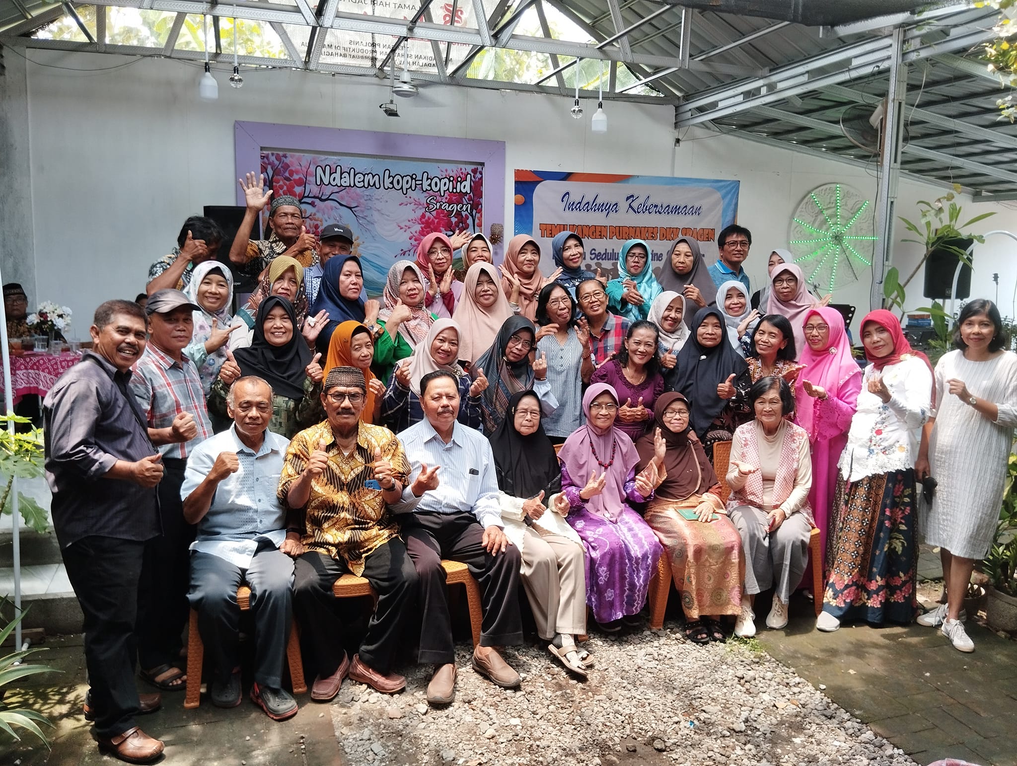 Suasana gathering keluarga di Ndalem kopikopi.id Sragen