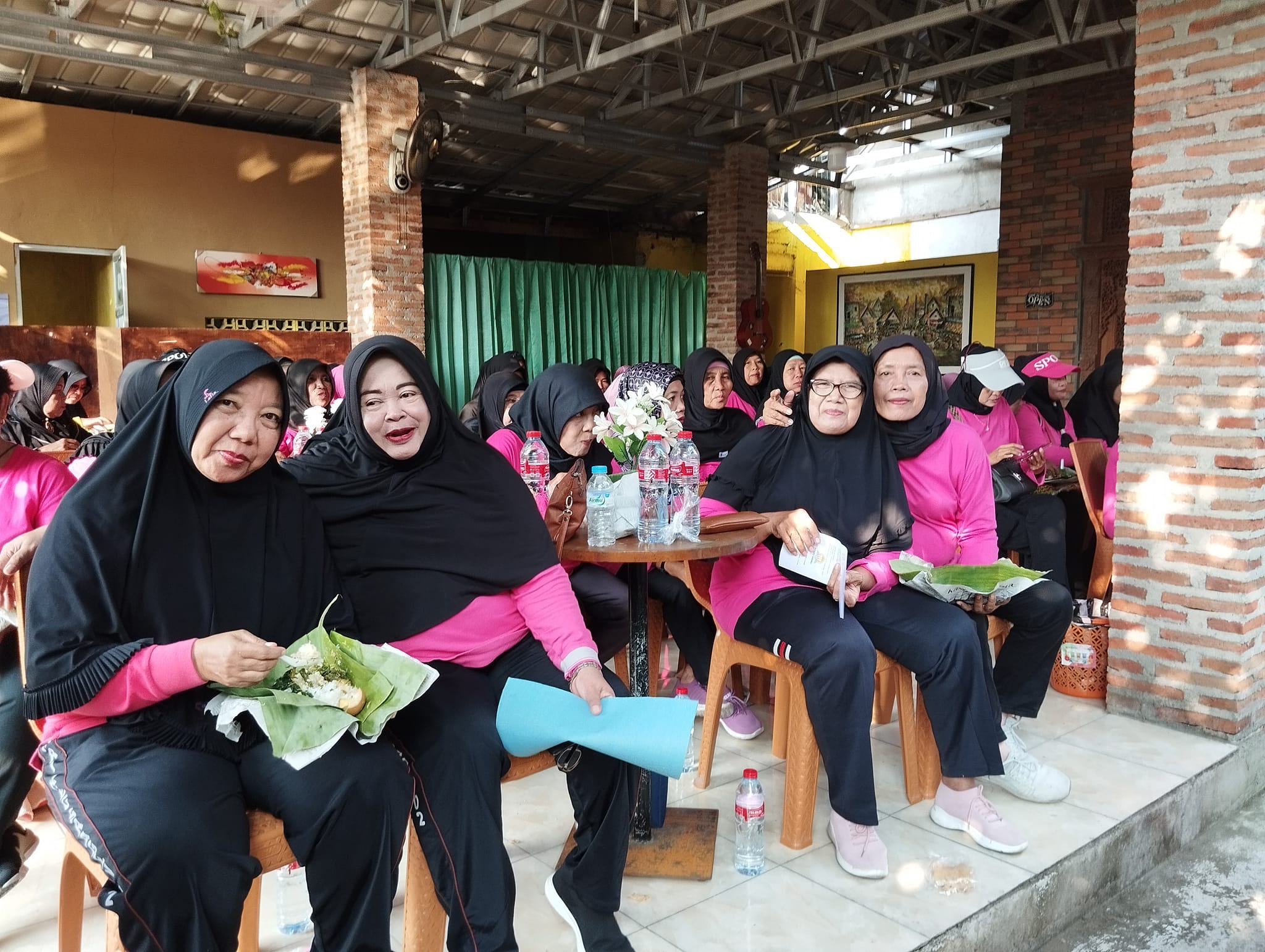 Arisan ibu-ibu di tempat sewa acara kopikopi.id Sragen